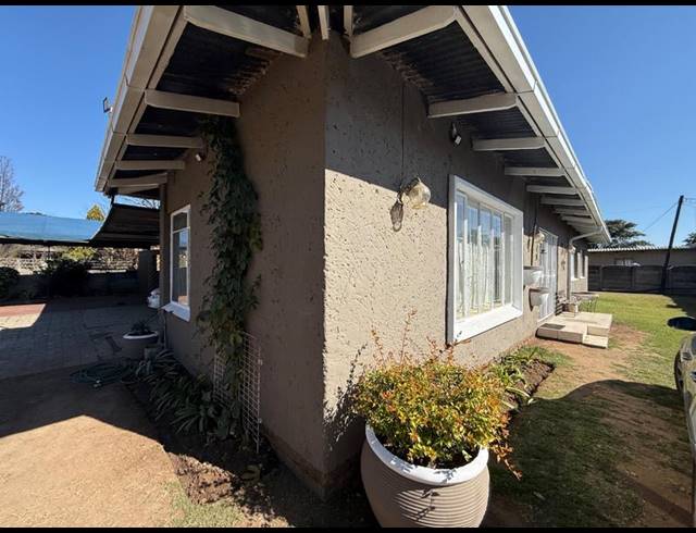 3 BEDROOM HOUSE FOR SALE IN VANDERBIJLPARK CE 2